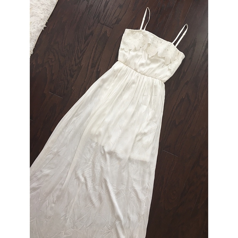 Doe & Rae White Floral Maxi Dress